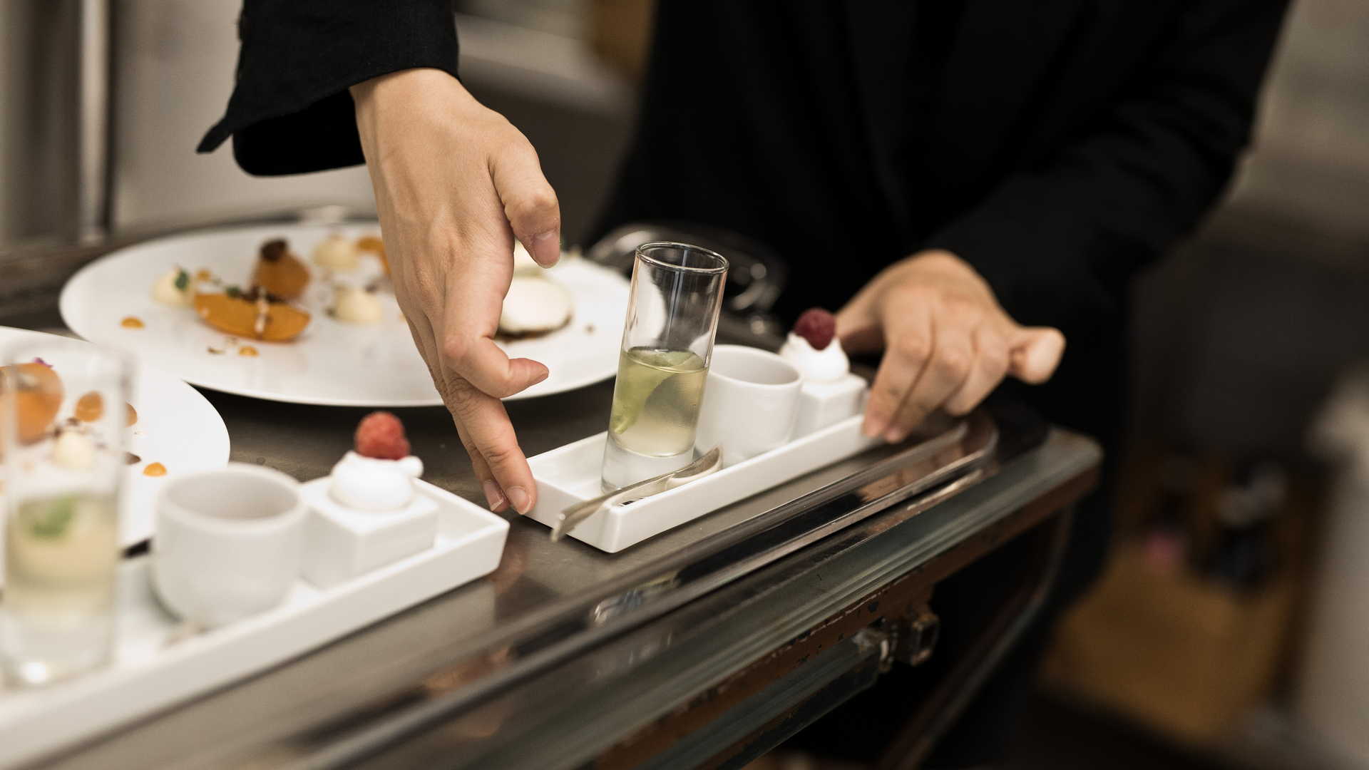 Dressage d'un dessert - Restaurant gastronomique Rodez – Hôtel le Sénéchal