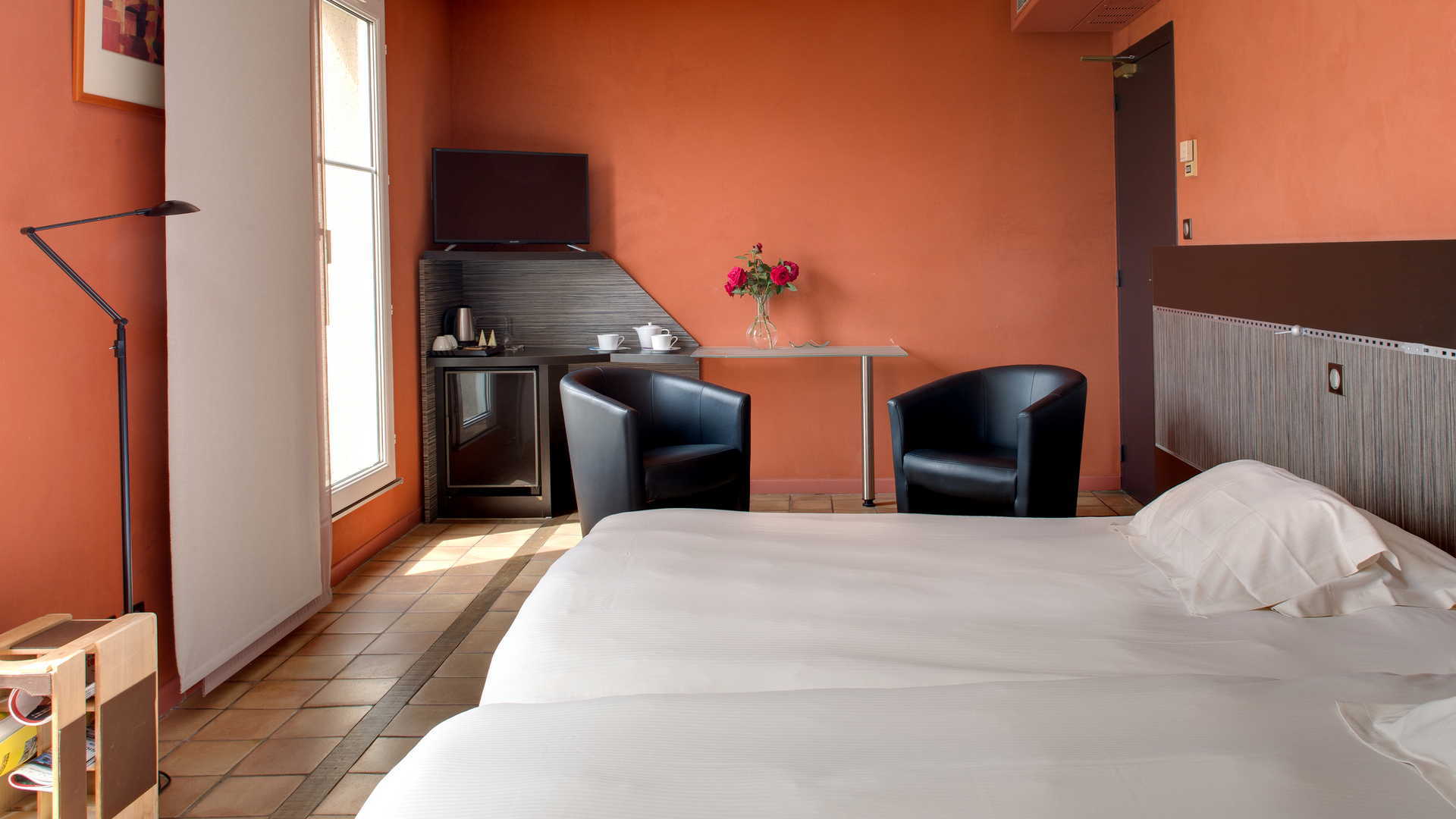 Vue d'une chambre orange - Hôtel de charme Rodez – Hôtel le Sénéchal